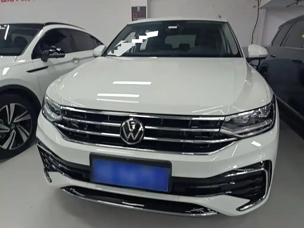 Volkswagen Tiguan L — фото 10