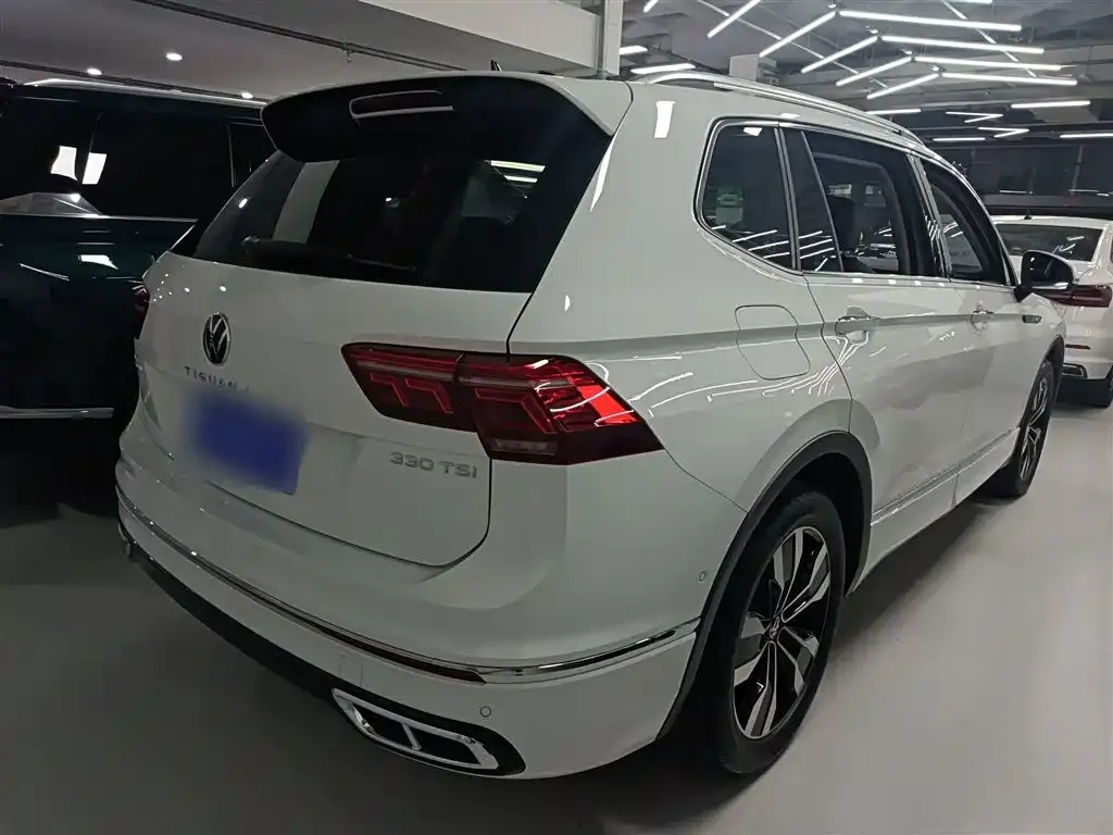 Volkswagen Tiguan L — фото 9