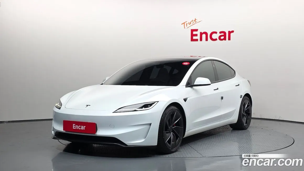 Tesla Model 3 — фото 1