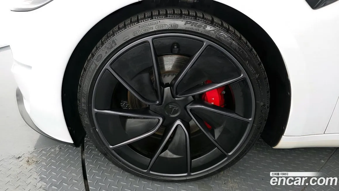 Tesla Model 3 — фото 10