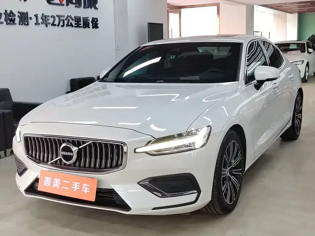 Volvo S60 — фото 1