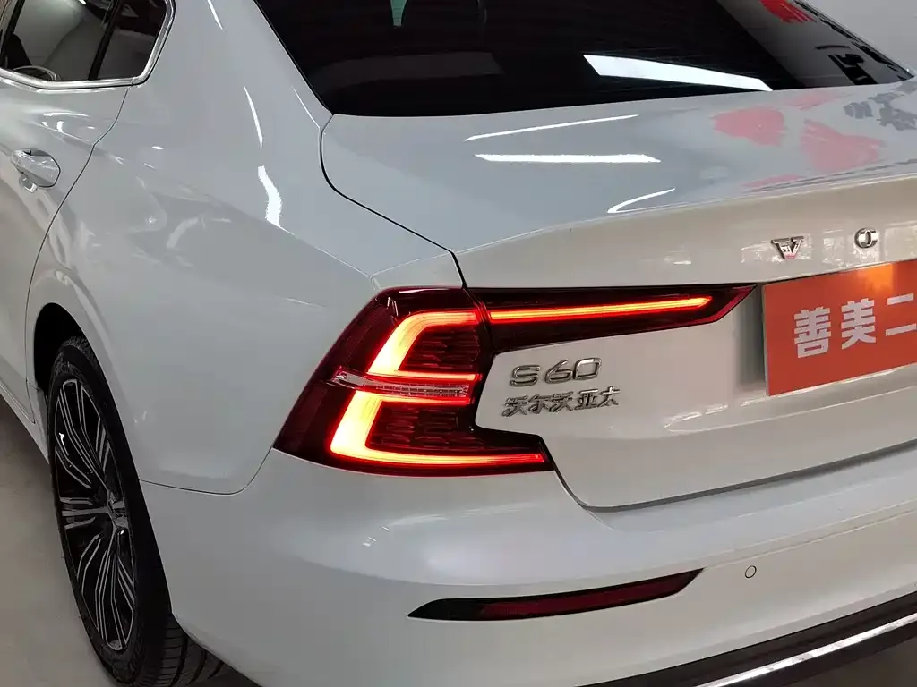 Volvo S60 — фото 10