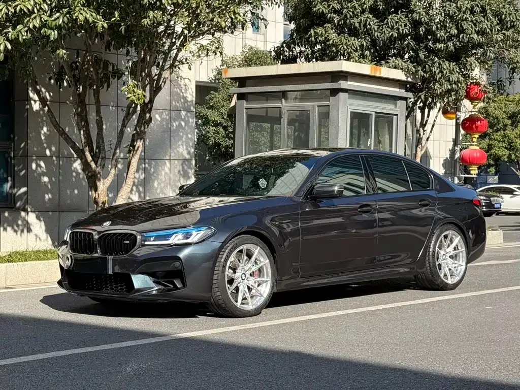BMW M5 — фото 1