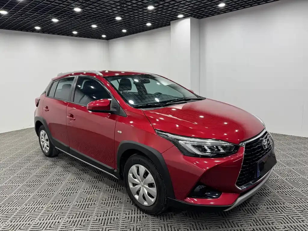 Toyota Yaris L — фото 1