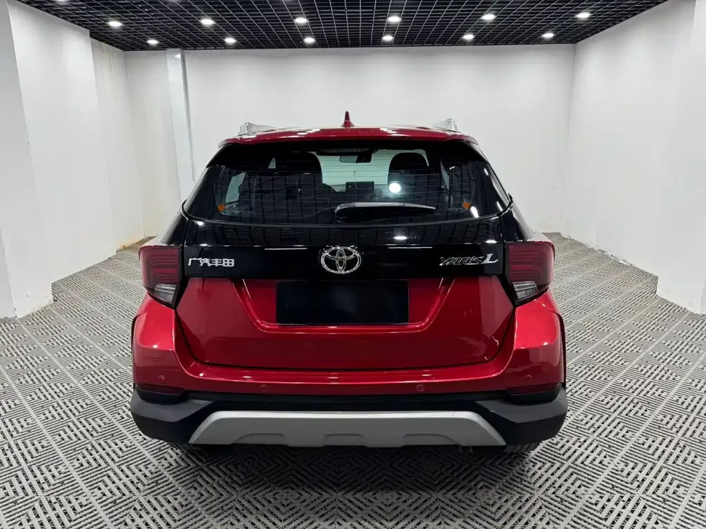 Toyota Yaris L — фото 7