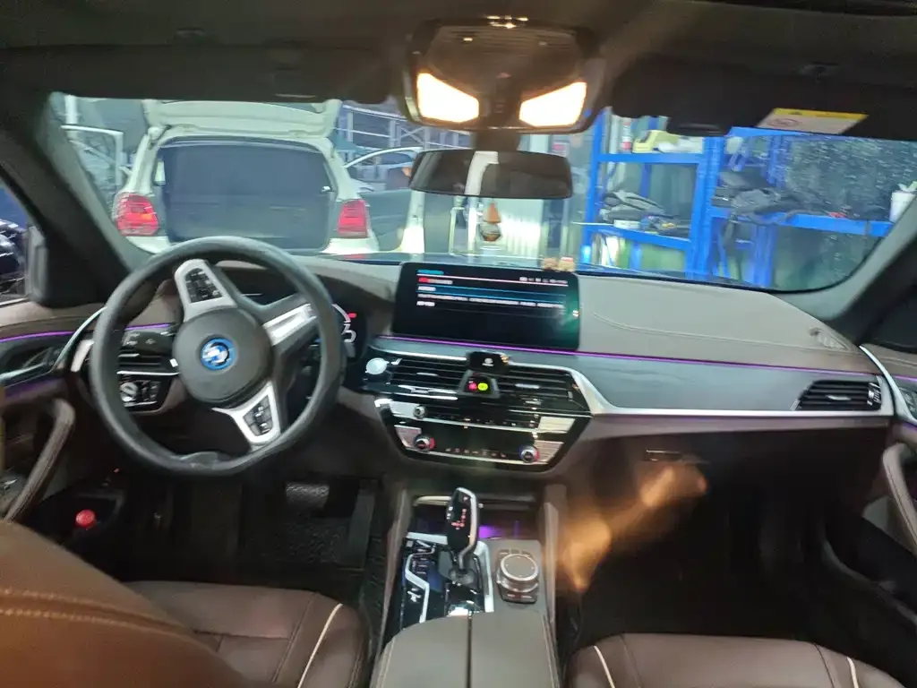 BMW 5 Series New Energy — фото 9