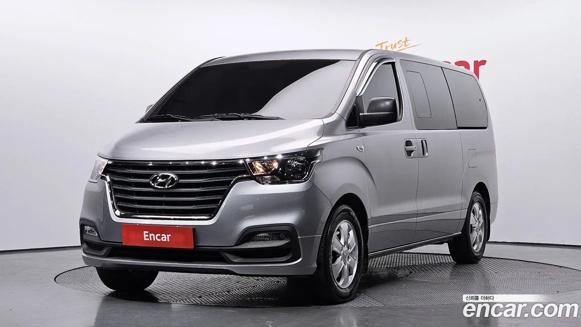 Hyundai Starex — фото 1