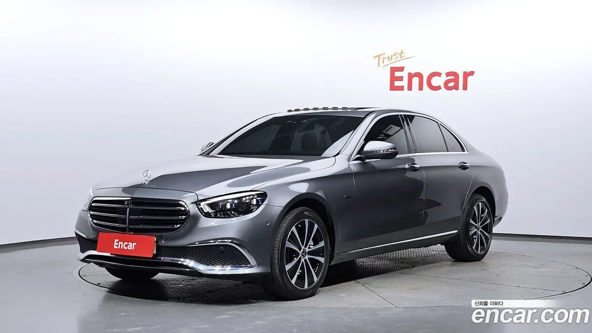Mercedes-Benz E-Class — фото 1