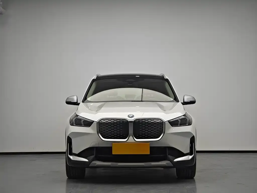 BMW iX1 — фото 2