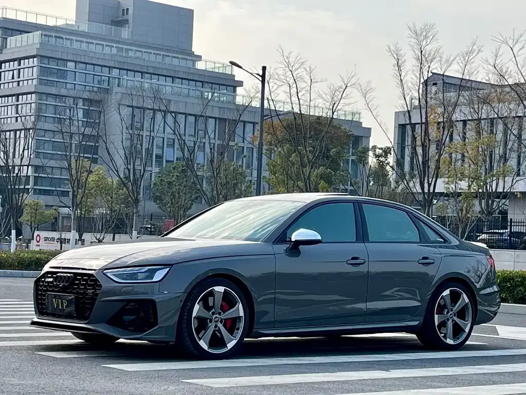 Audi S4 — фото 1