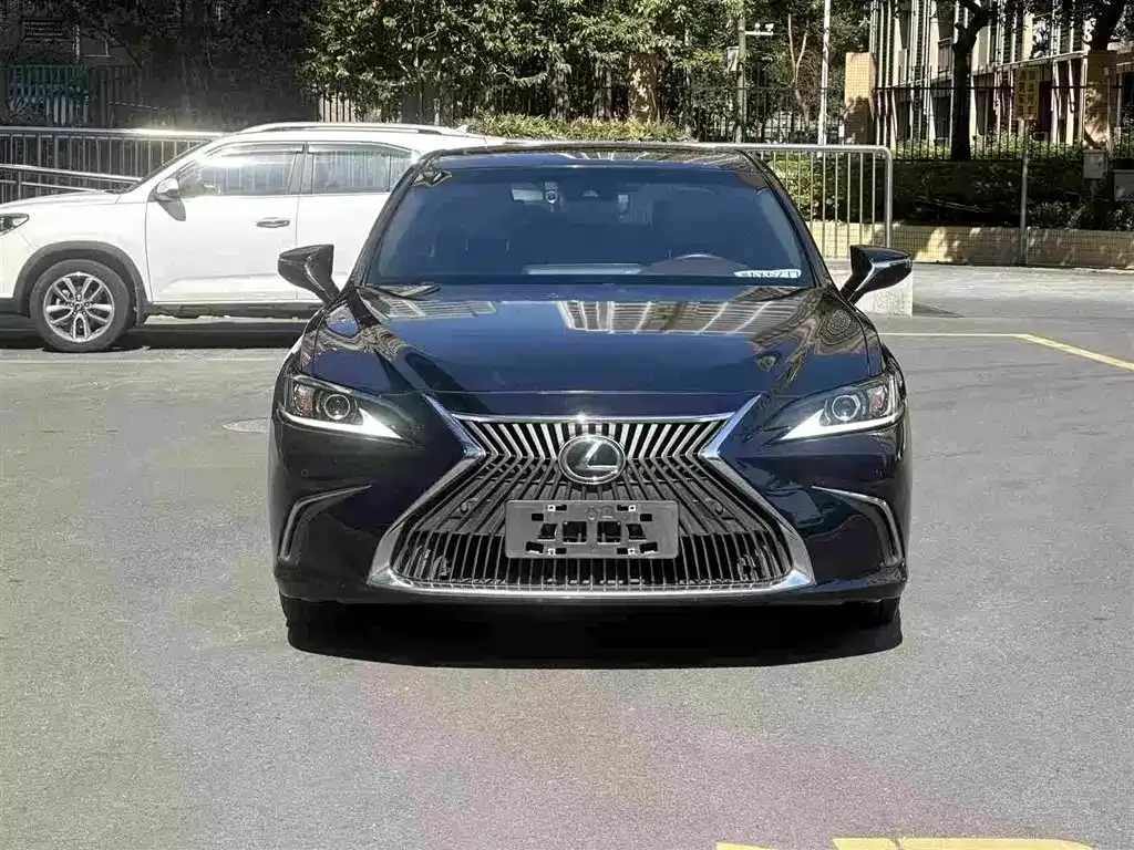 Lexus ES — фото 1