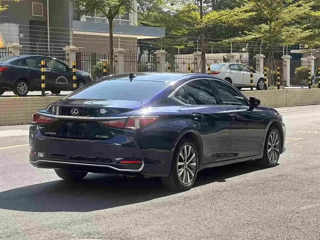 Lexus ES — фото 8