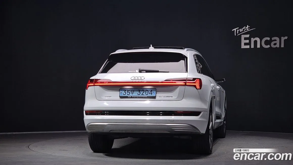 Audi e-tron — фото 3
