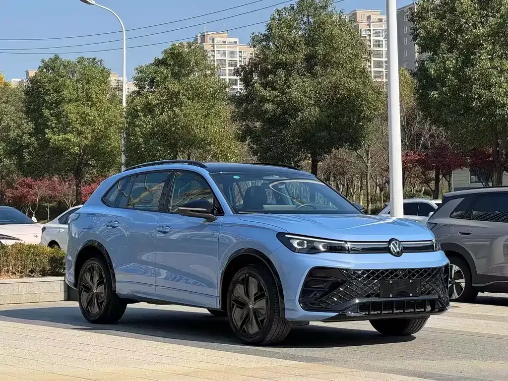 Volkswagen Tiguan L — фото 6