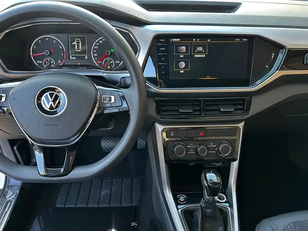 Volkswagen T-Cross — фото 10