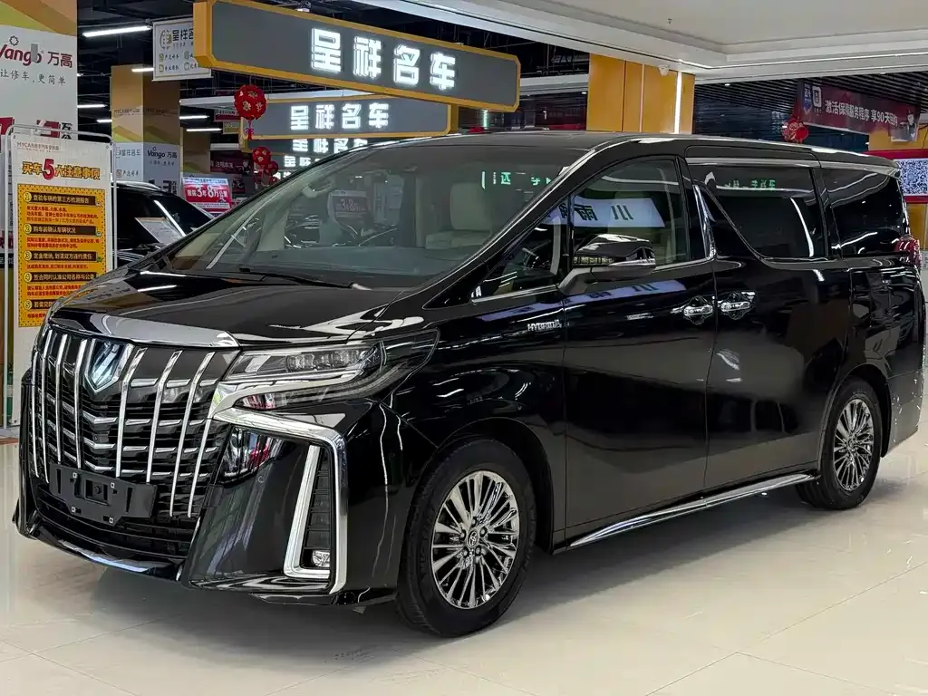 Toyota Alphard — фото 1