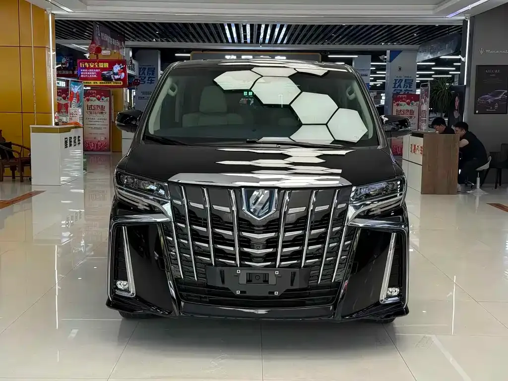 Toyota Alphard — фото 2
