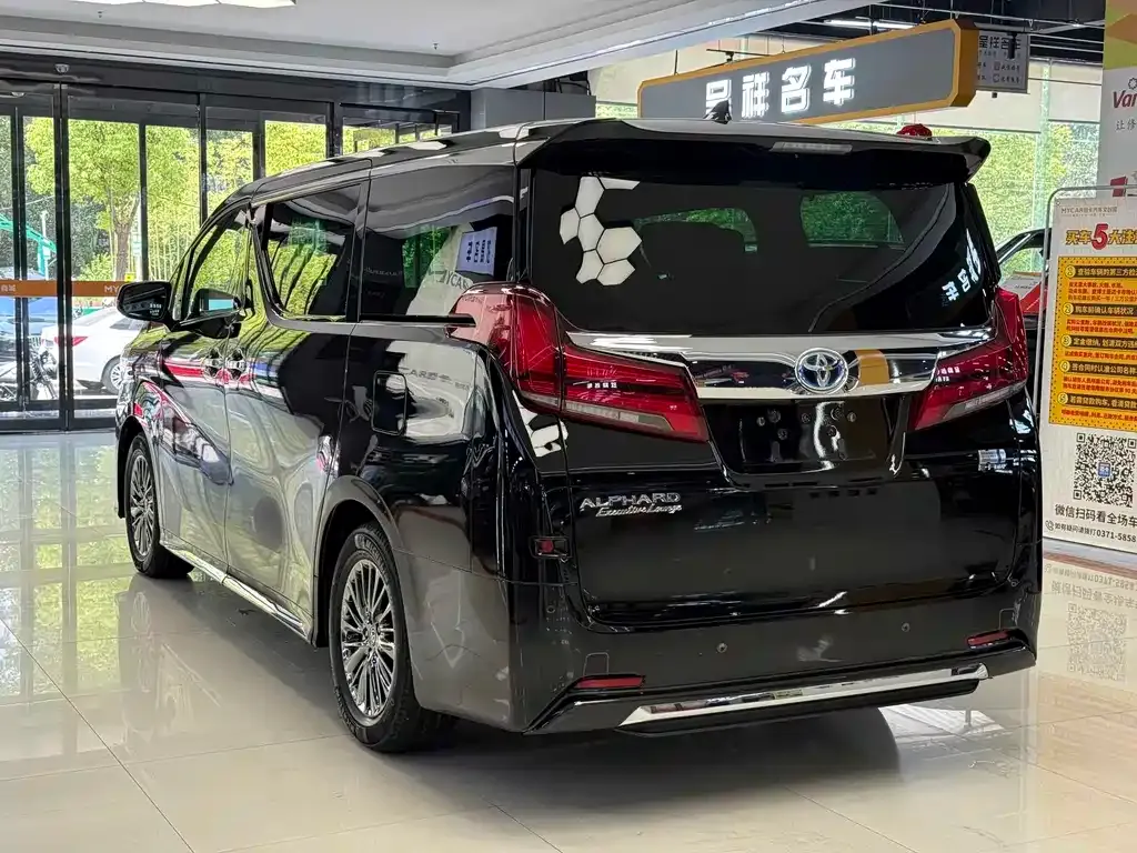 Toyota Alphard — фото 4