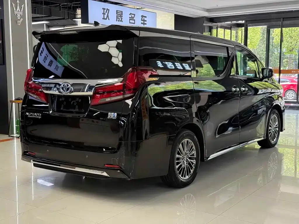 Toyota Alphard — фото 5