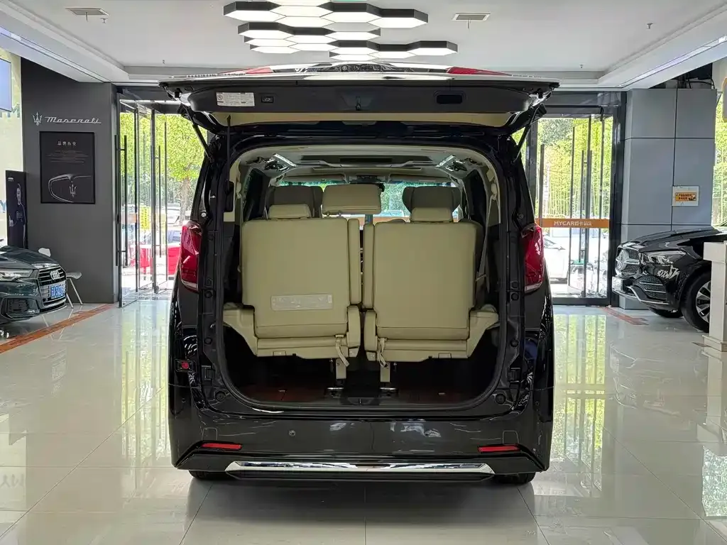 Toyota Alphard — фото 3