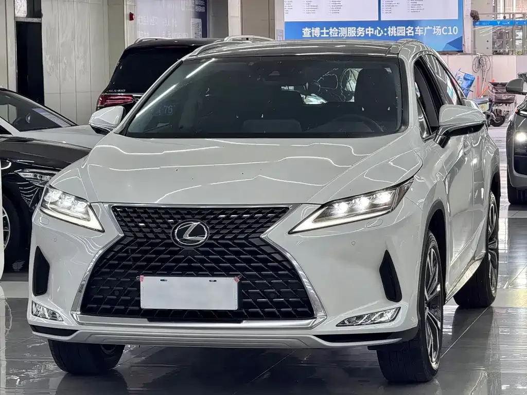 Lexus RX — фото 1