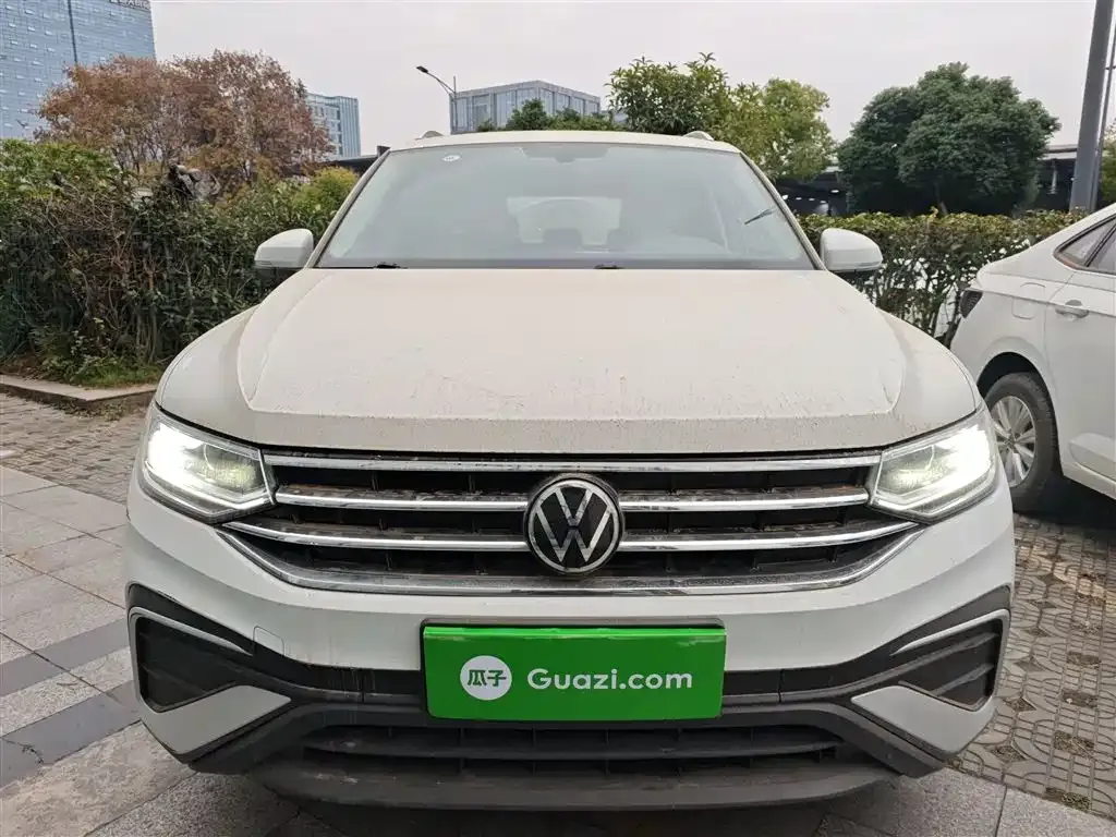 Volkswagen Tiguan L — фото 8