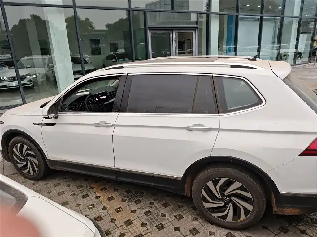 Volkswagen Tiguan L — фото 4