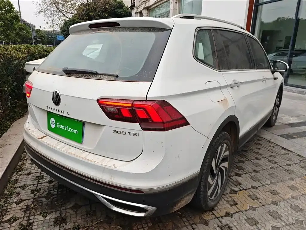 Volkswagen Tiguan L — фото 9