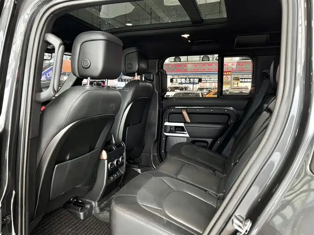 Land Rover Defender — фото 10