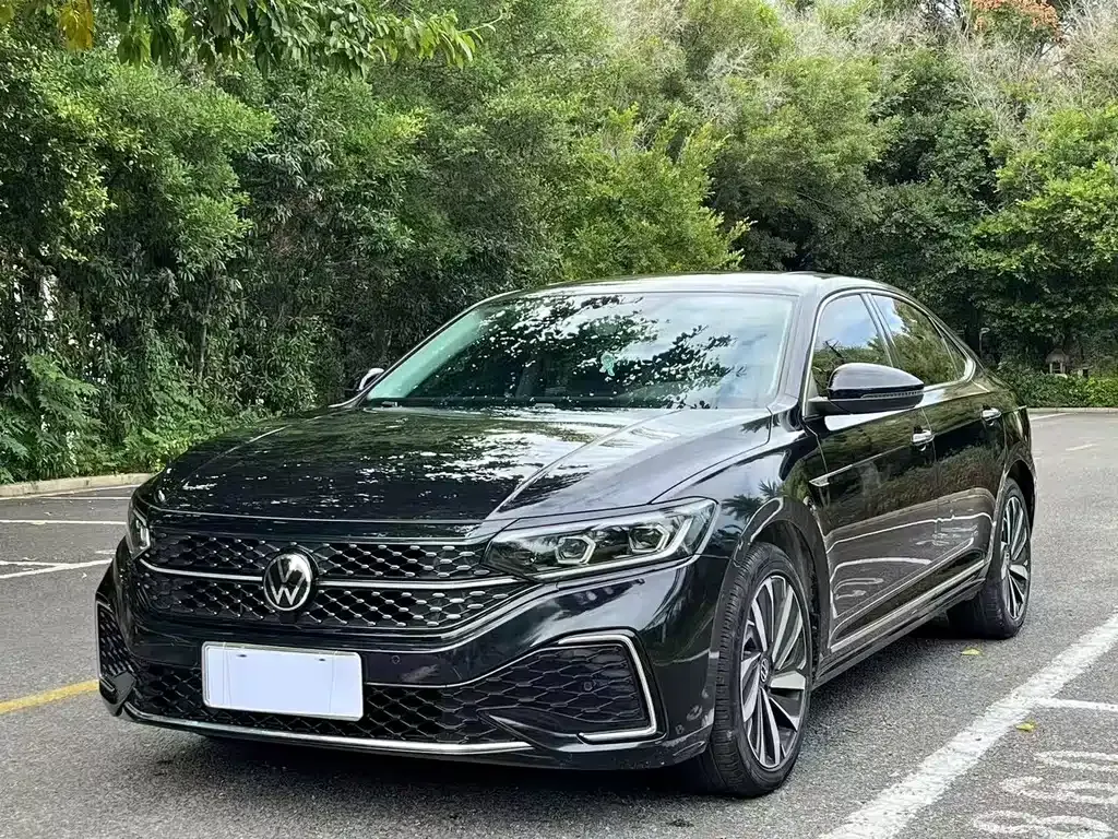 Volkswagen Passat — фото 1