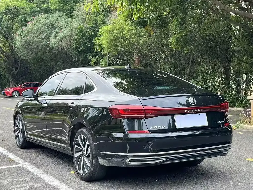 Volkswagen Passat — фото 7