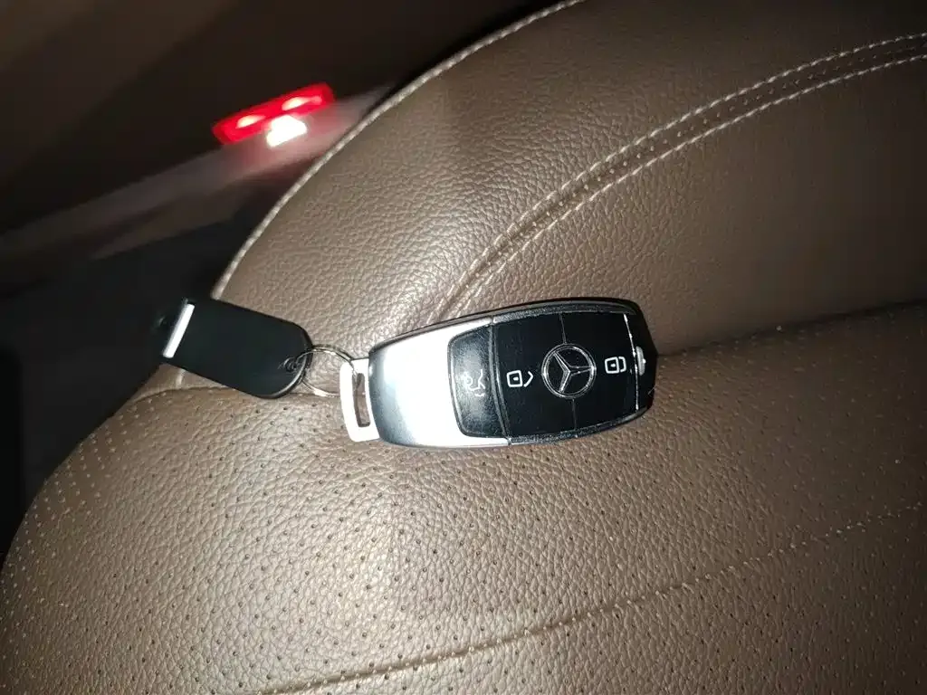 Mercedes-Benz E-Class — фото 3