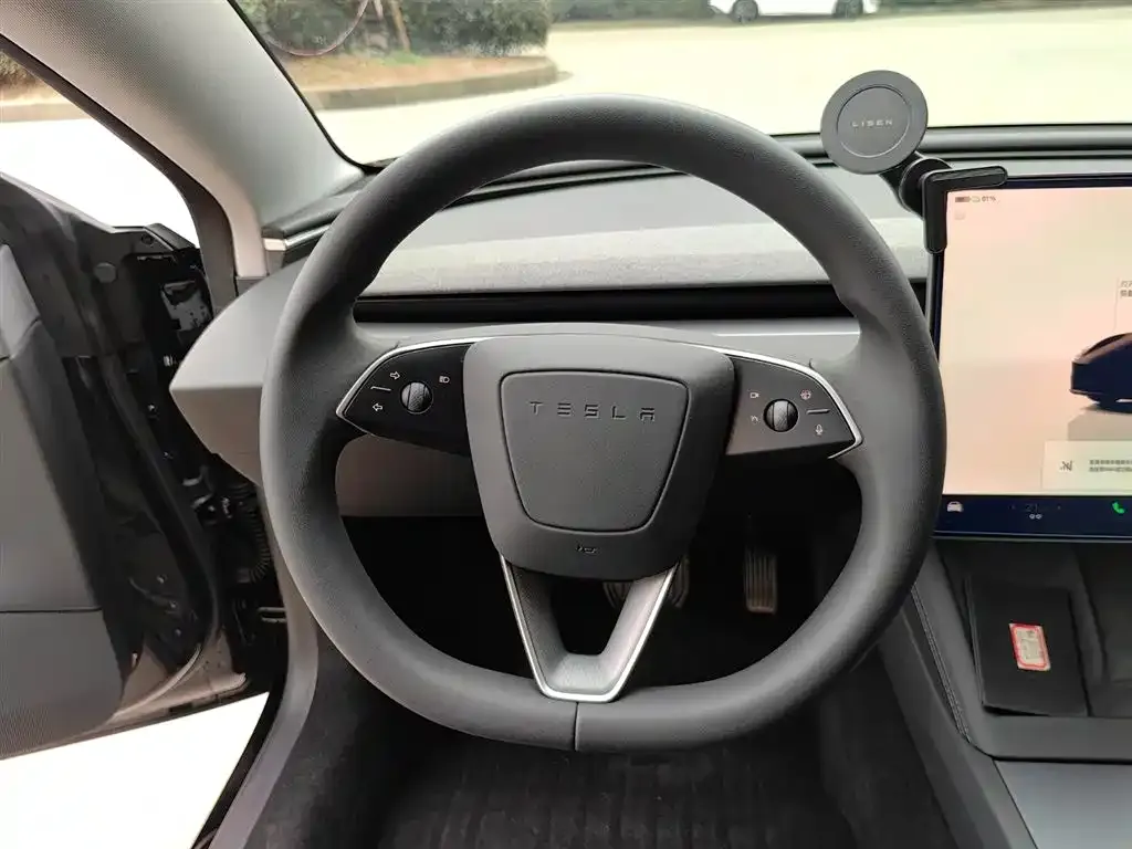 Tesla Model 3 — фото 6