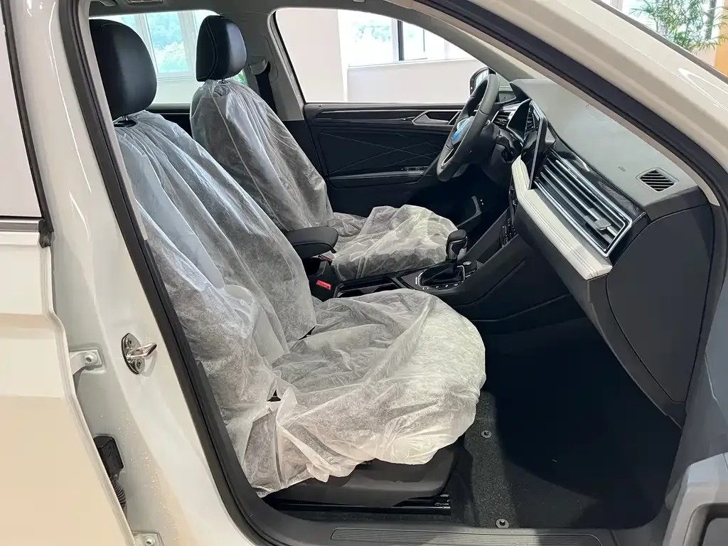 Volkswagen Tiguan L New Energy — фото 3