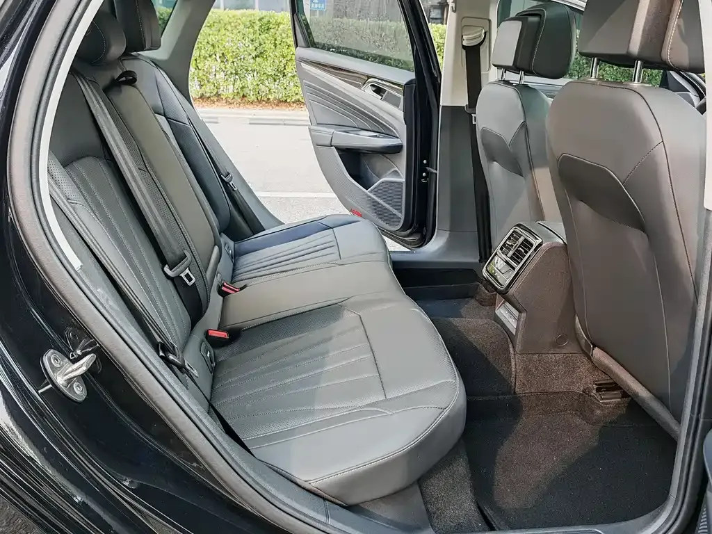 Volkswagen Passat — фото 5