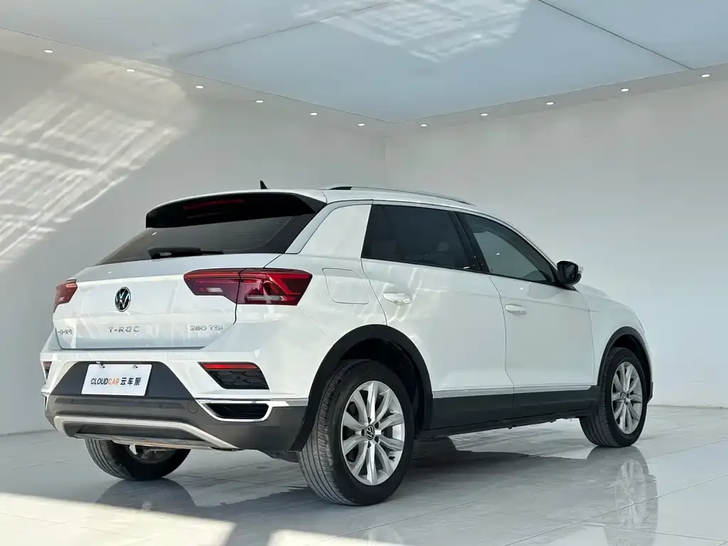 Volkswagen T-Roc — фото 9