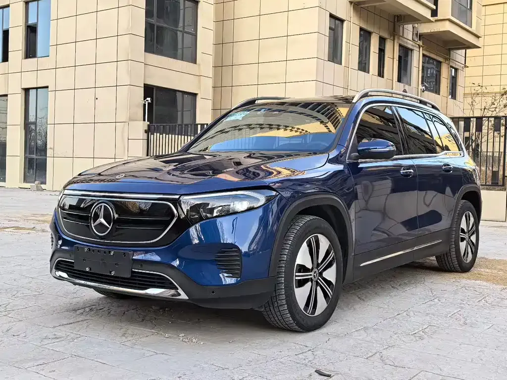Mercedes-Benz EQB — фото 1