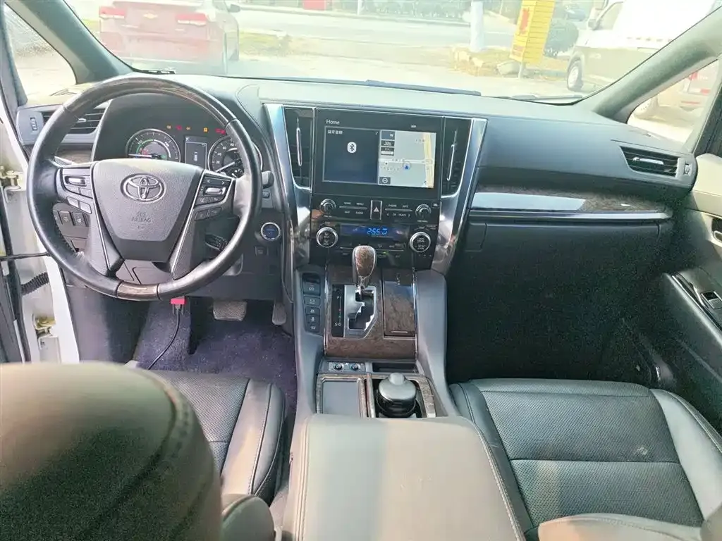 Toyota Vellfire — фото 7
