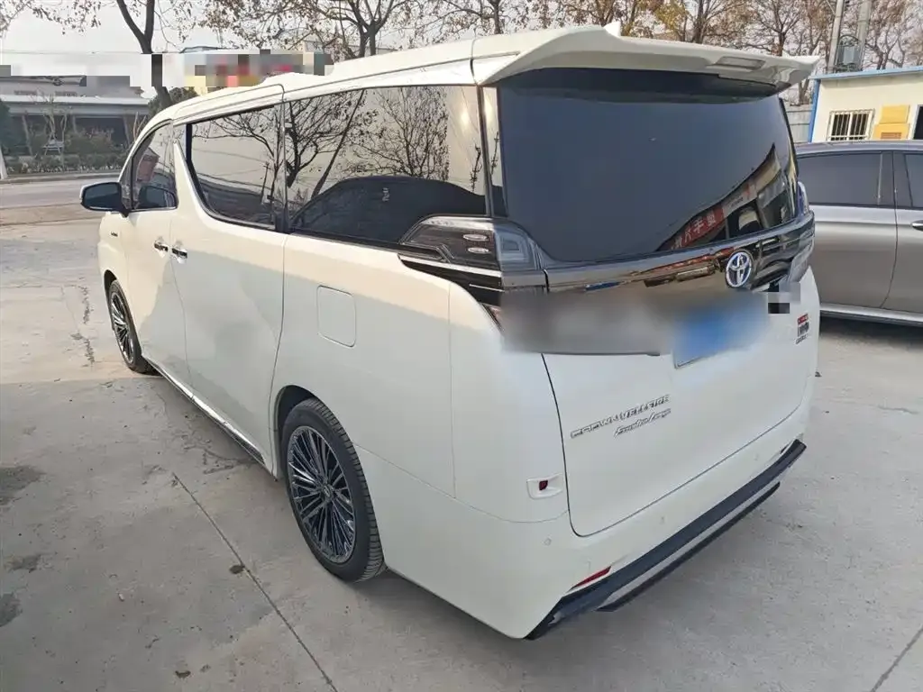 Toyota Vellfire — фото 3