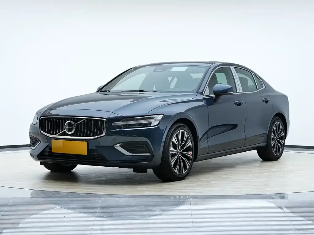 Volvo S60 — фото 1