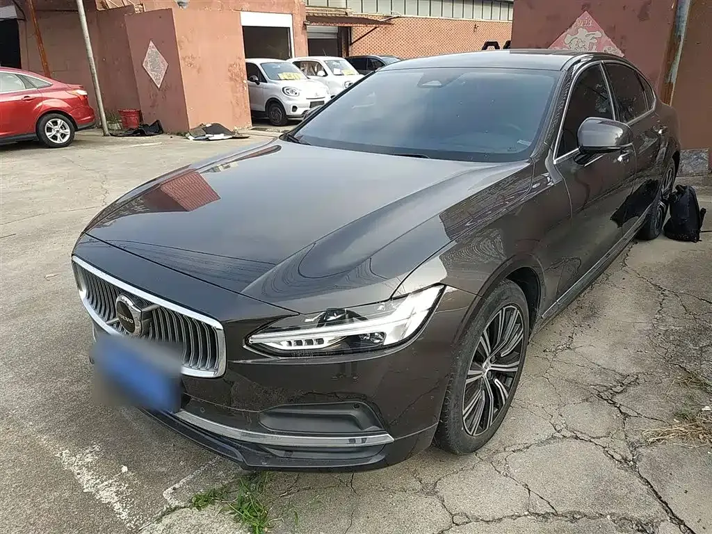 Volvo S90 — фото 1