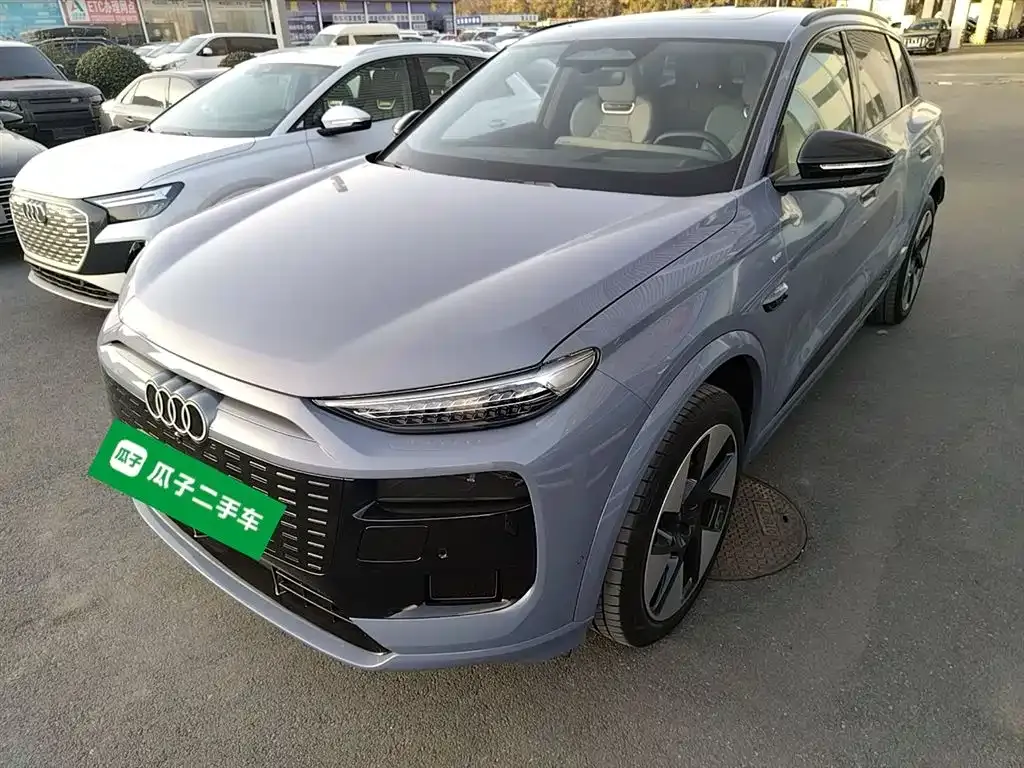 Audi Q6L e-tron — фото 1