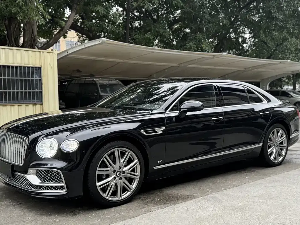 Bentley Flying Spur — фото 1