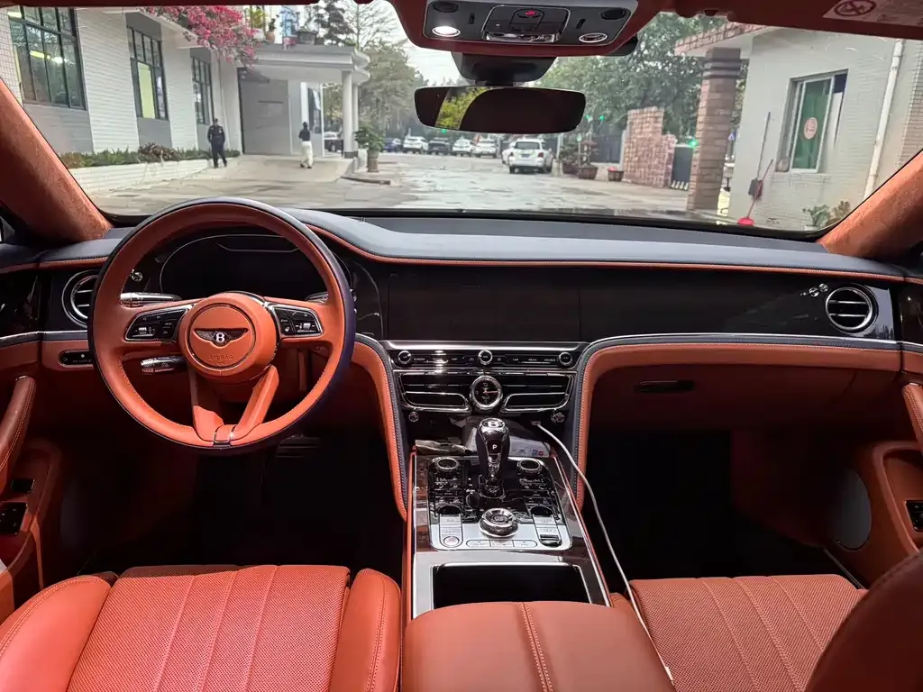 Bentley Flying Spur — фото 6