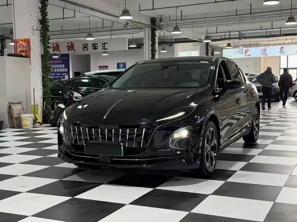 Hongqi E-QM5 — фото 1