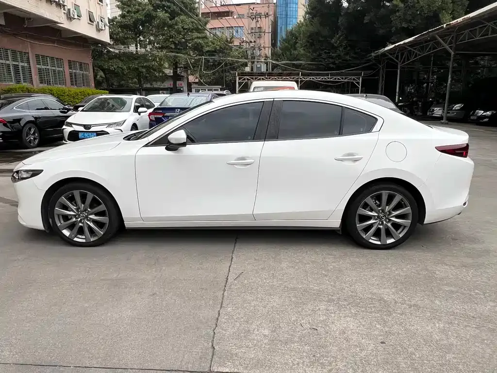 Mazda 3 Axela — фото 10