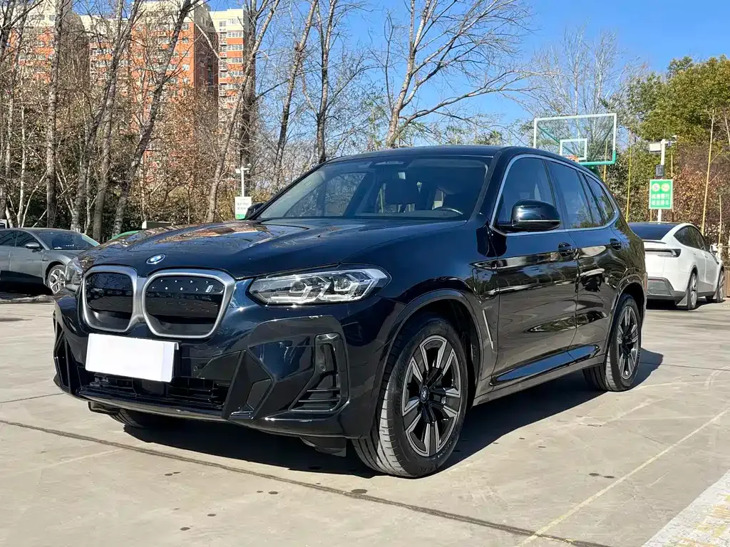 BMW iX3 — фото 1