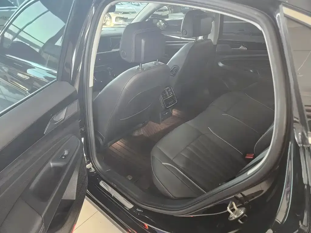 Volkswagen Passat — фото 6
