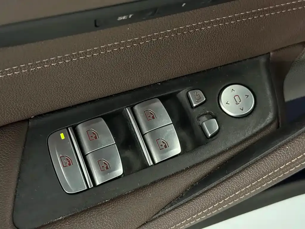 BMW 5 Series — фото 10