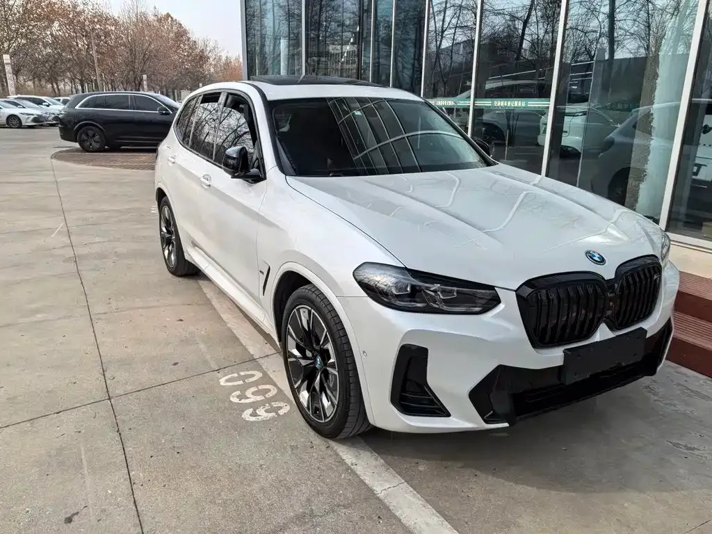 BMW iX3 — фото 3